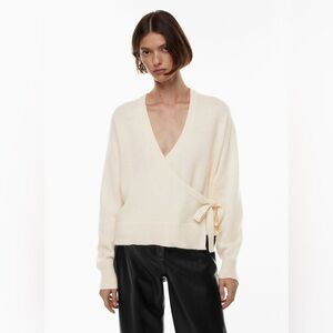 Aritzia Babaton Landmark Sweater